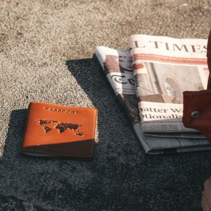 Кожна Футрола за Пасош – The Chesterfield Brand – Коњак