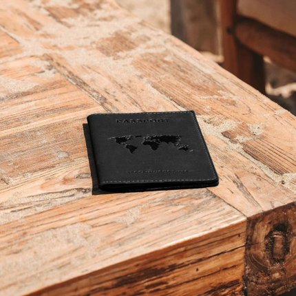 Кожна Футрола за Пасош - The Chesterfield Brand - Црна